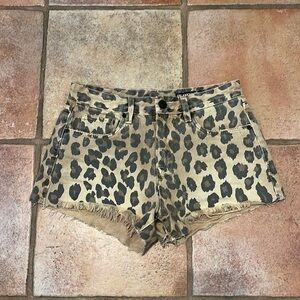 Blank NYC The Barrow vintage high rise short in animal print